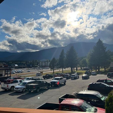 Chalet Inn Kitimat Екстер'єр фото