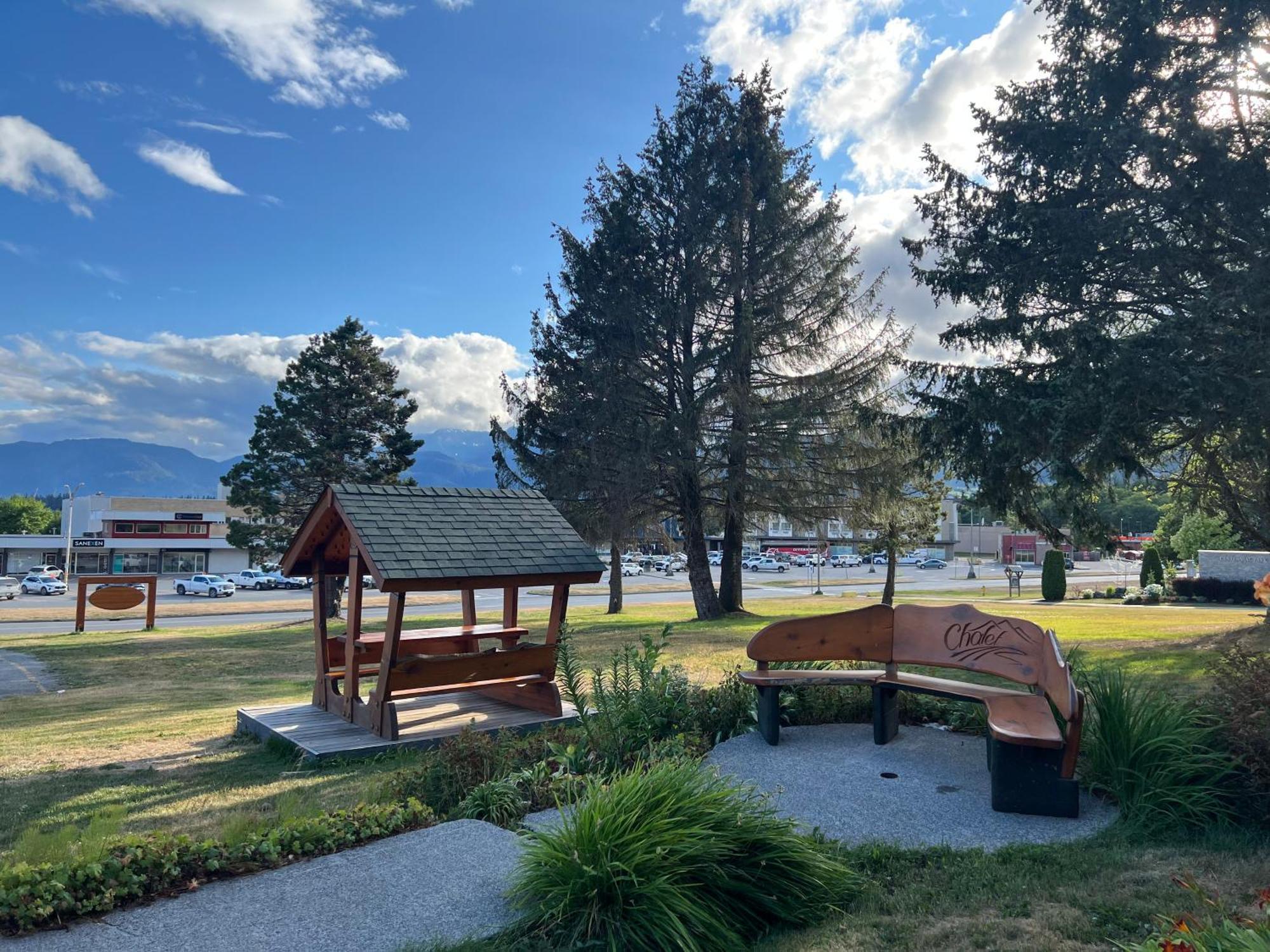Chalet Inn Kitimat Екстер'єр фото