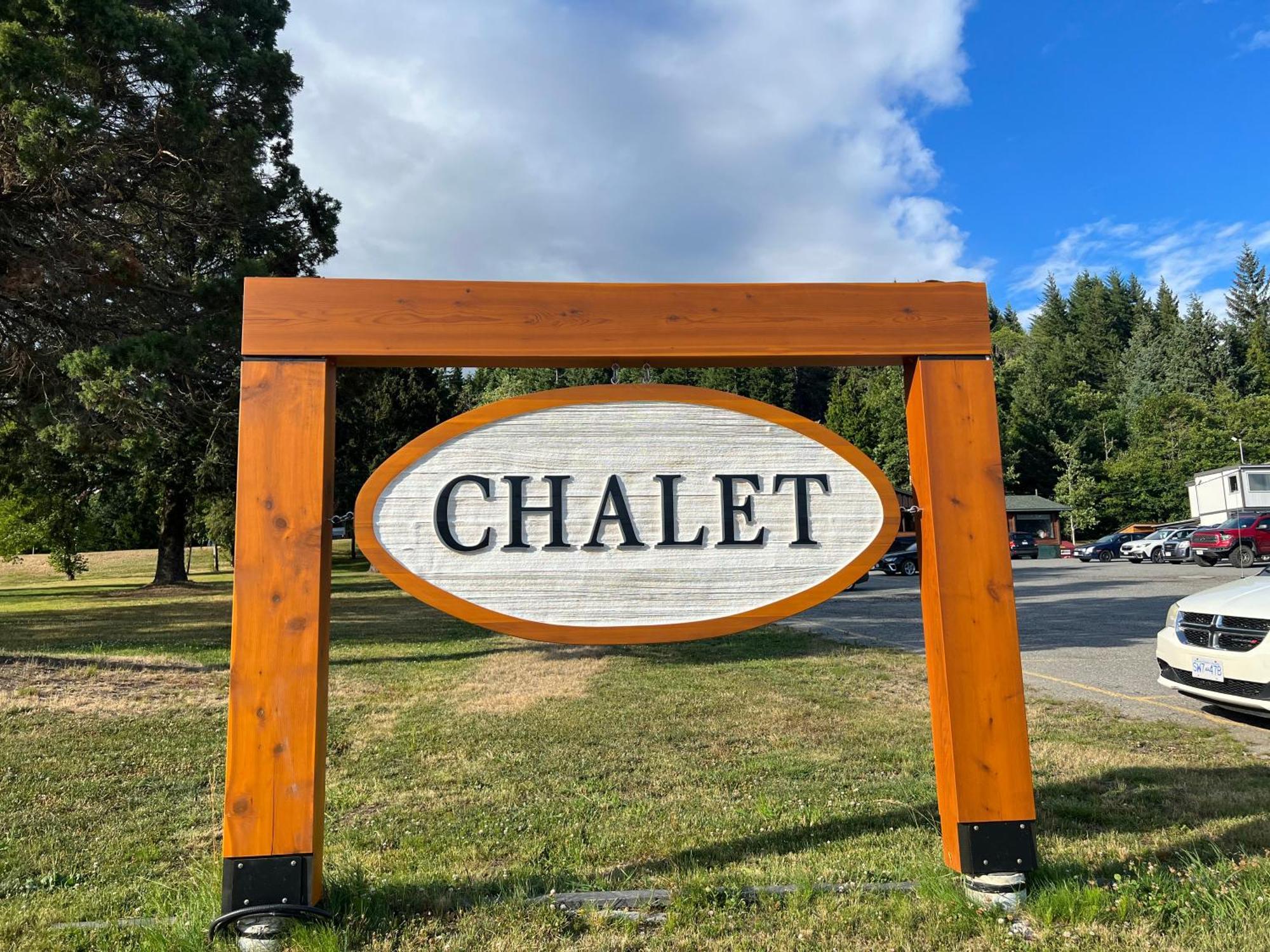 Chalet Inn Kitimat Екстер'єр фото