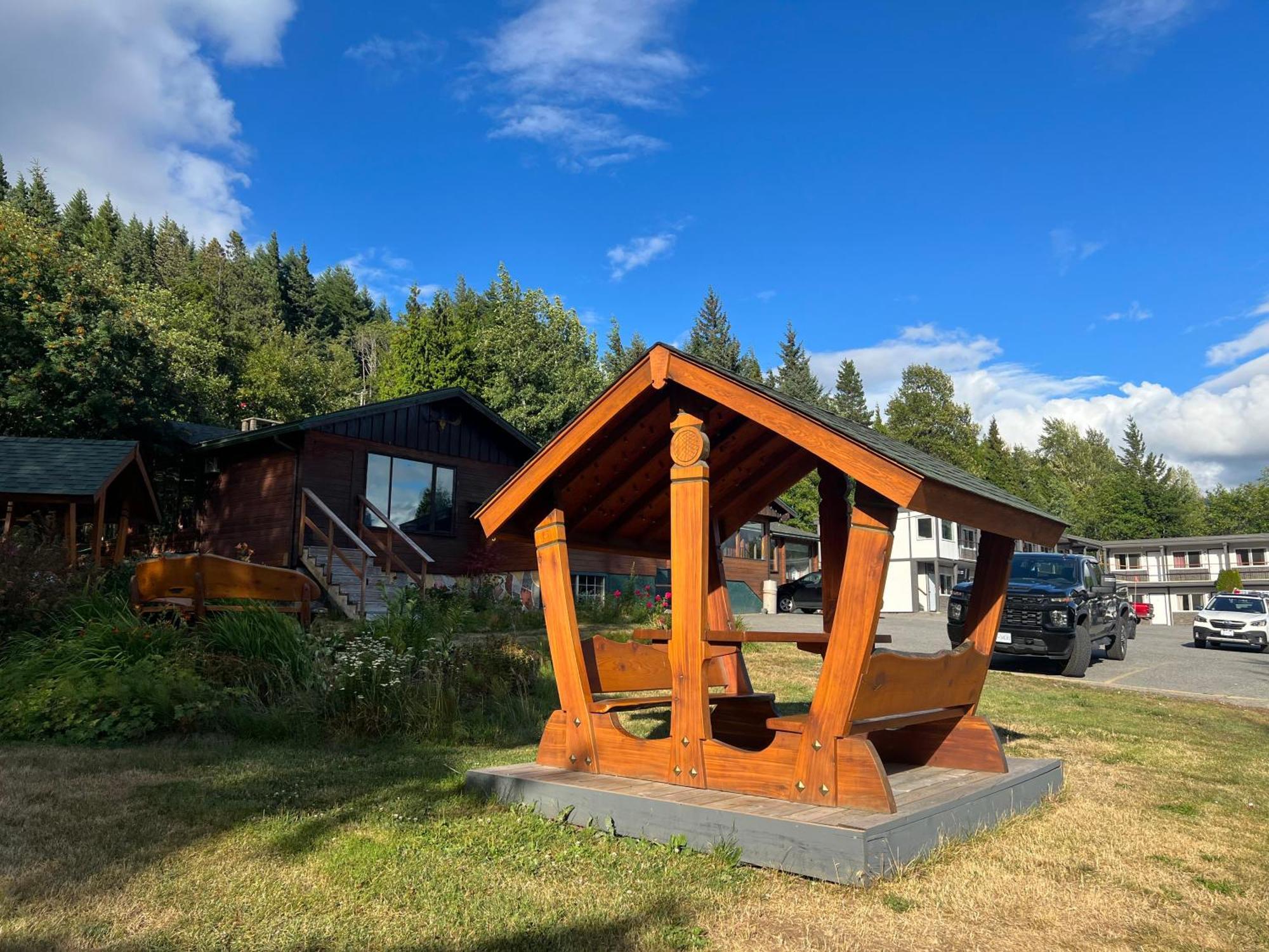 Chalet Inn Kitimat Екстер'єр фото