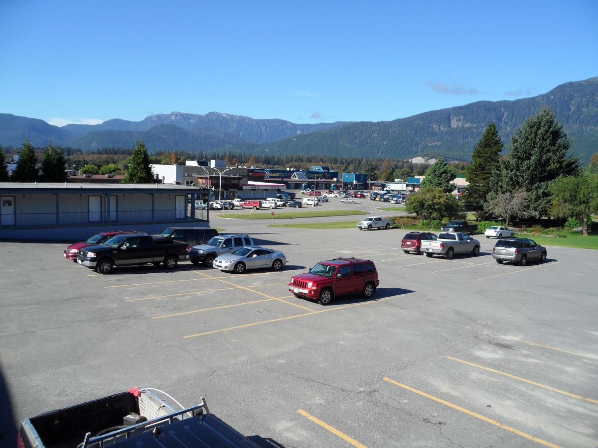 Chalet Inn Kitimat Екстер'єр фото