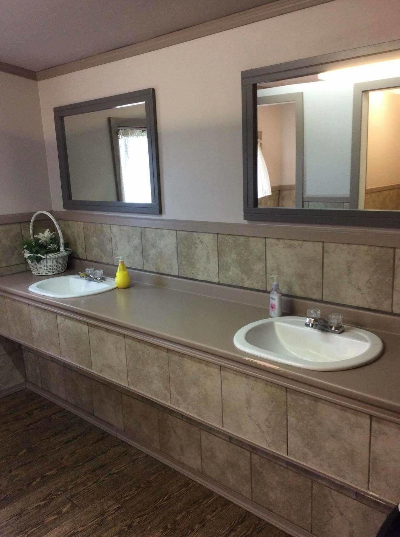 Chalet Inn Kitimat Екстер'єр фото