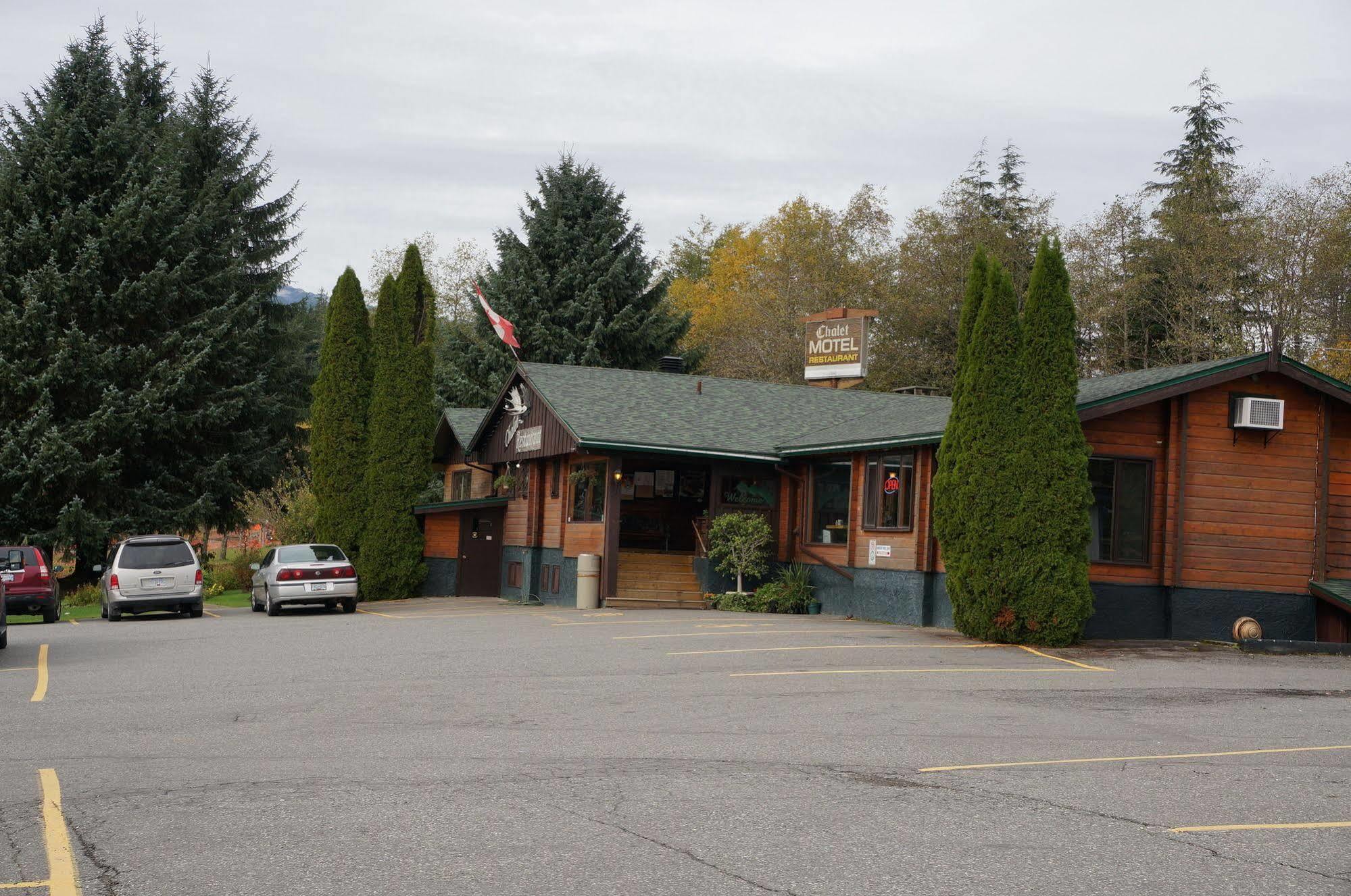 Chalet Inn Kitimat Екстер'єр фото