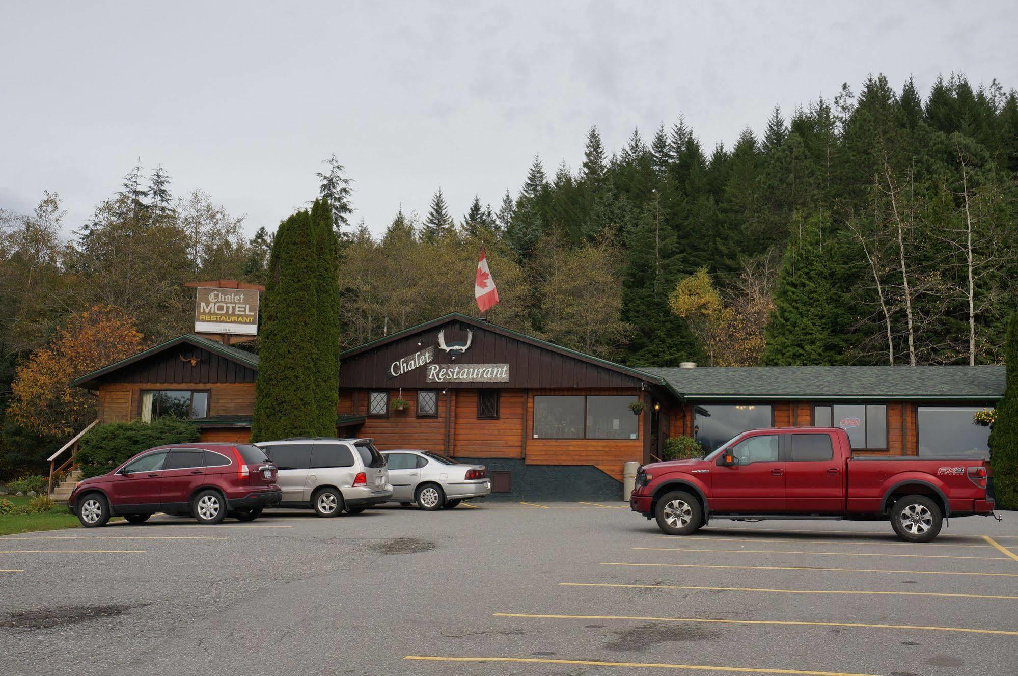 Chalet Inn Kitimat Екстер'єр фото
