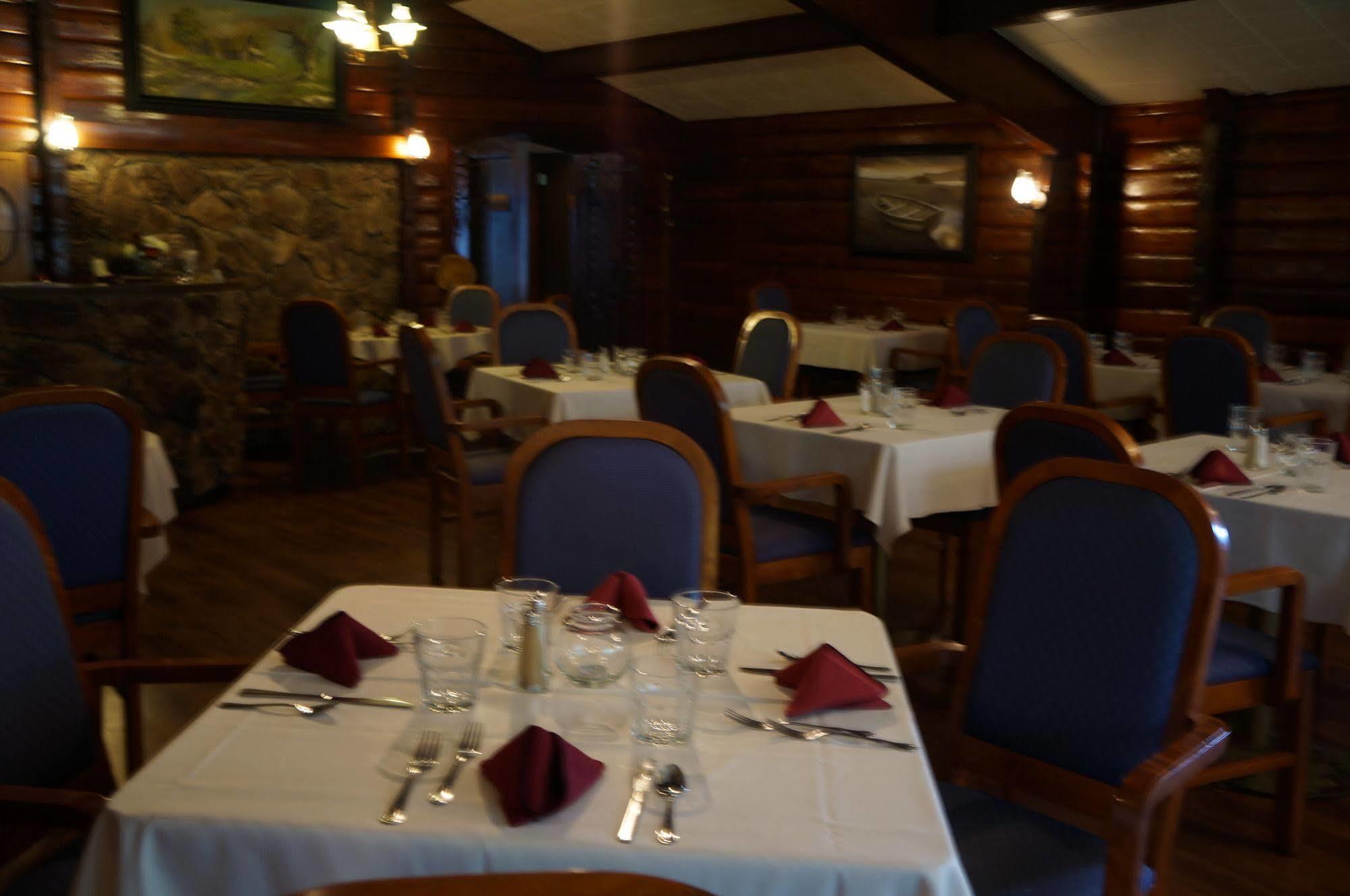 Chalet Inn Kitimat Екстер'єр фото