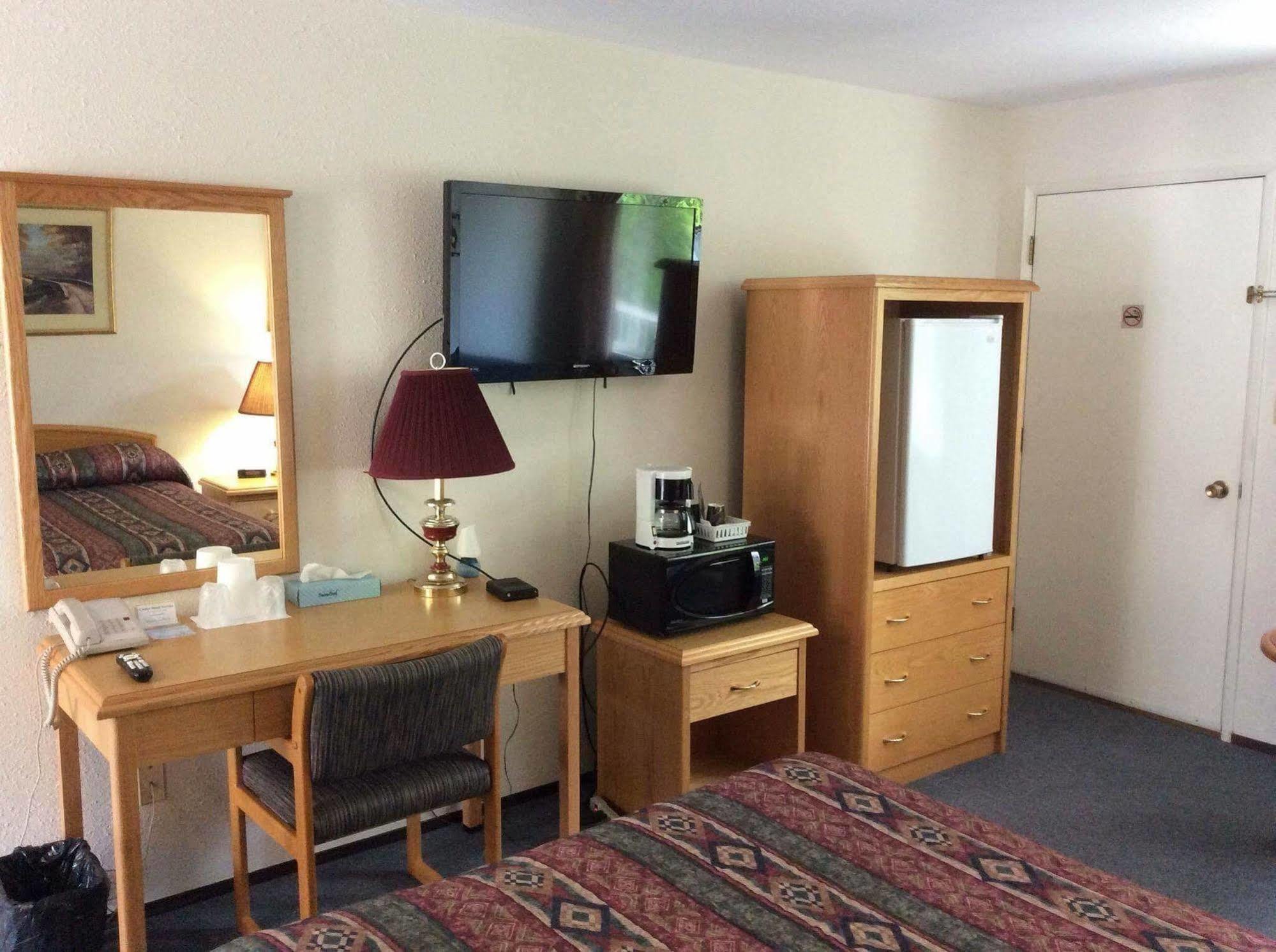 Chalet Inn Kitimat Екстер'єр фото